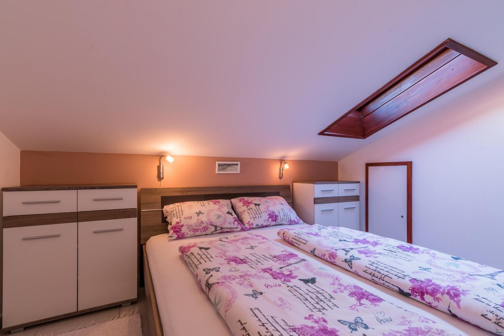 B&B Dujmovic Malinska Rum bild