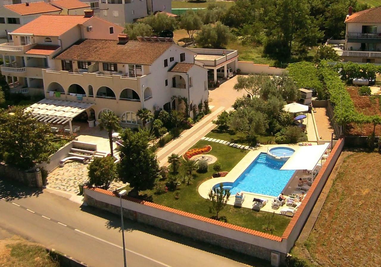 B&B Dujmovic Malinska Exteriör bild